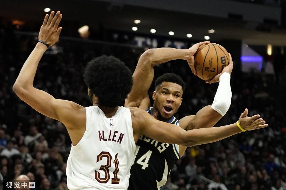 用脚处理球 用脚处理球