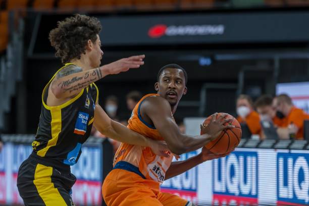 随着媒体的 随着媒体的